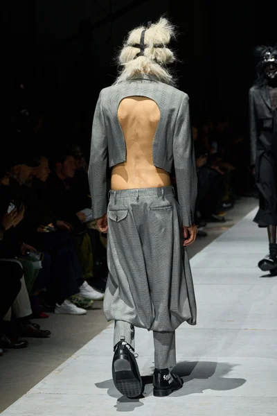 Look 27
